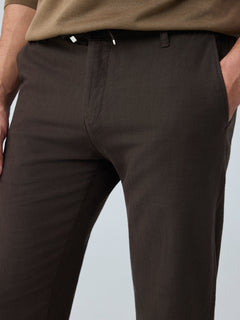 Erkek Pamuk Viskon Kumaş Keten Görünümlü Kahverengi Comfort Fit Pantolon - 216DNGR