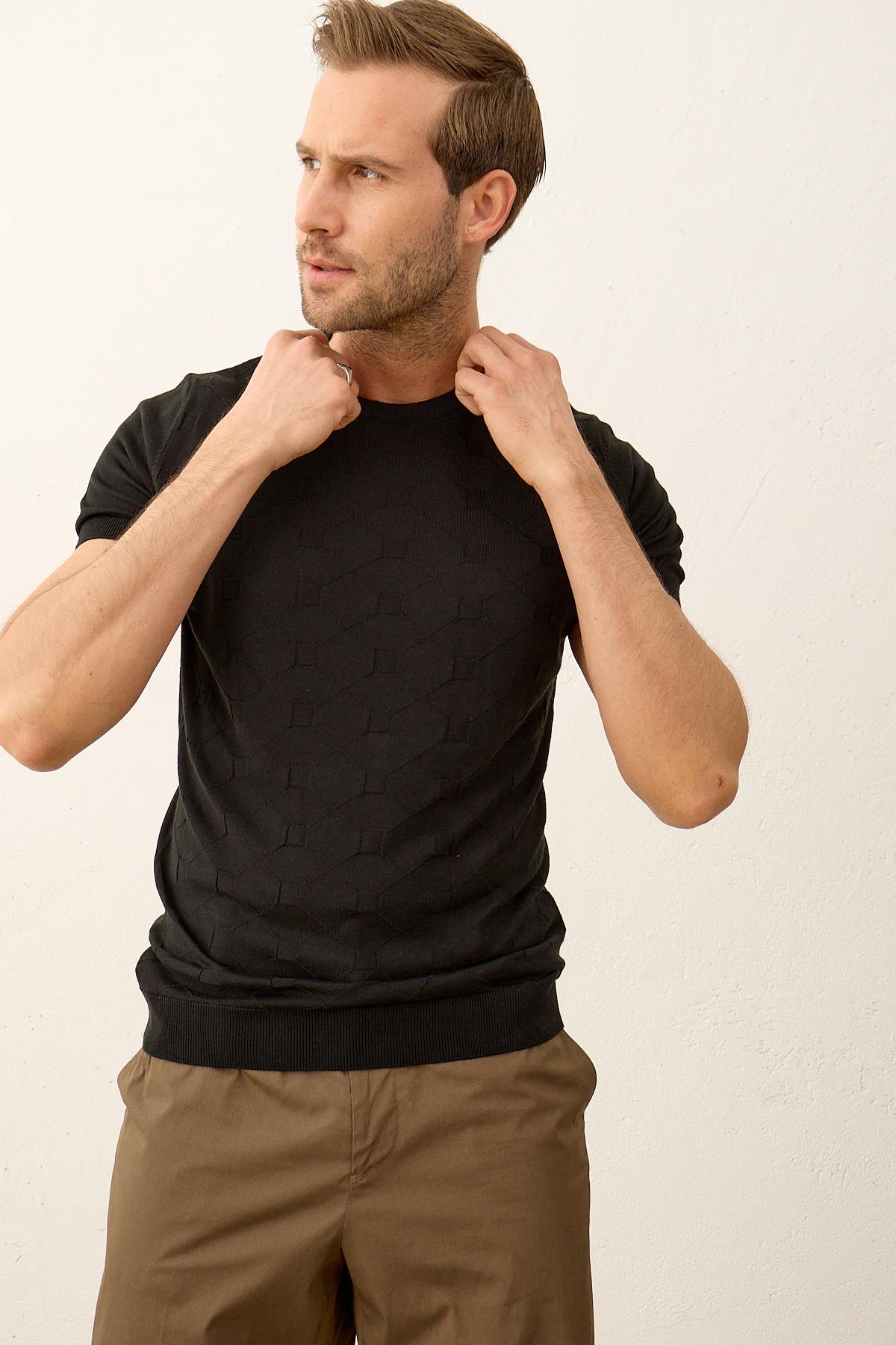 Erkek Kare Desenli Slim-Fit Yazlık Triko T-shirt Siyah 5020DNGR