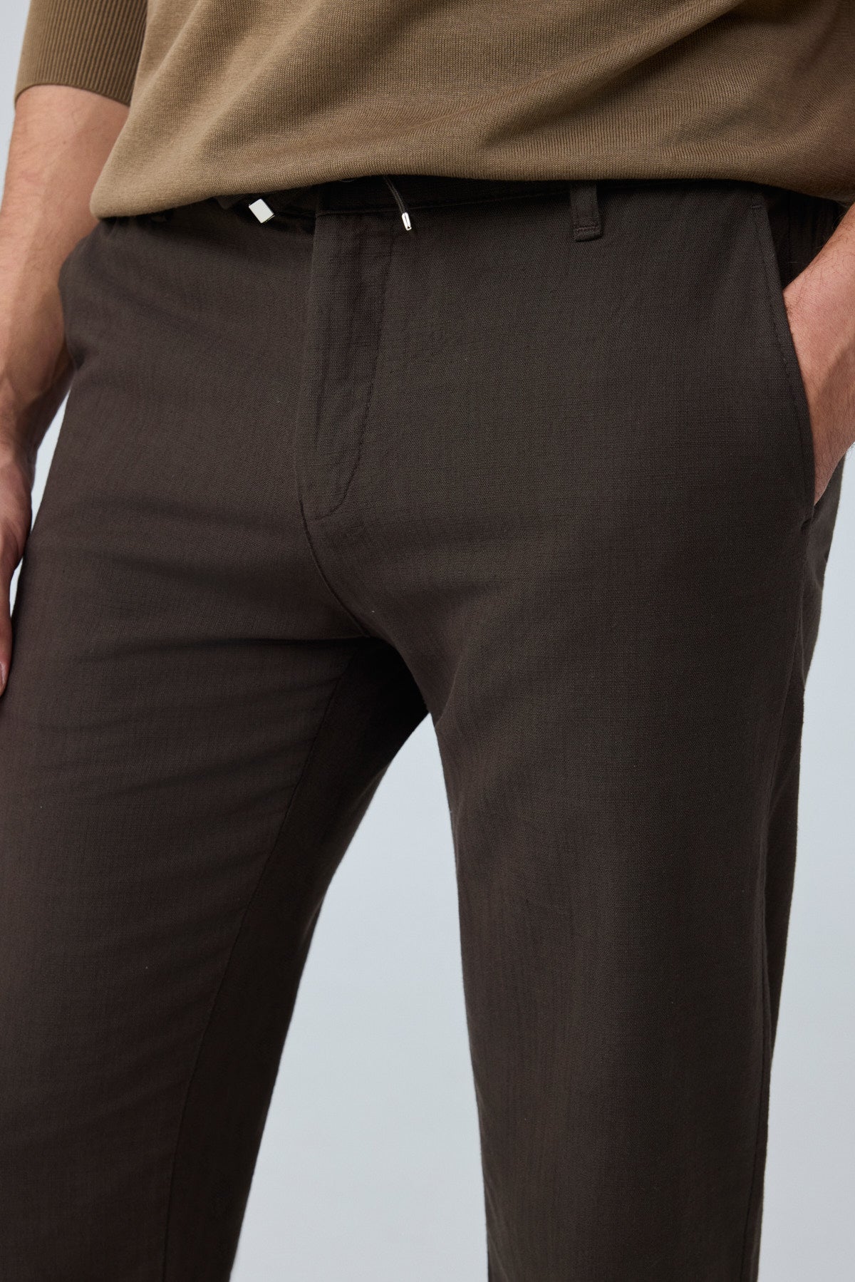 Erkek Pamuk Viskon Kumaş Keten Görünümlü Kahverengi Comfort Fit  Pantolon - 216DNGR
